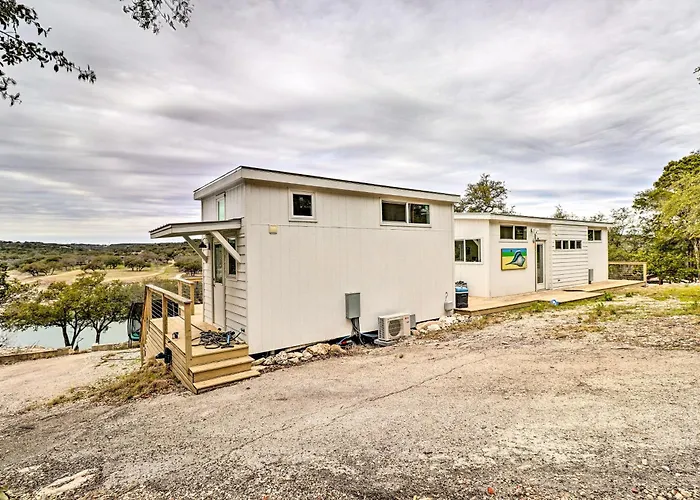 Updated Texas Tiny Home Rental On Lake Travis