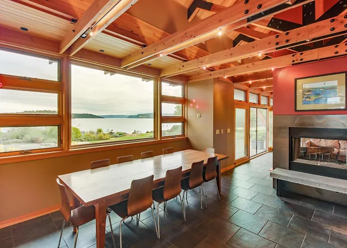 Fidalgo Island Waterfront Stunner