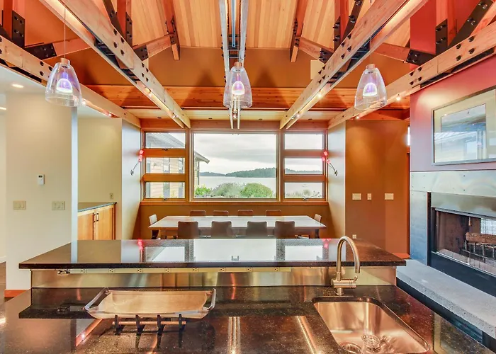 Fidalgo Island Waterfront Stunner