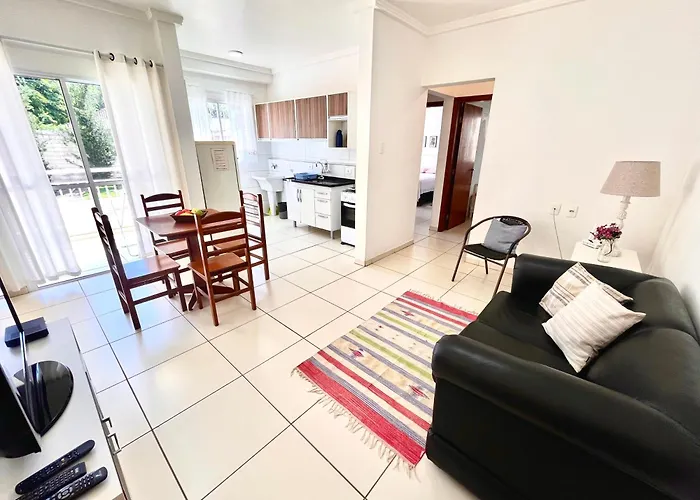 Apartamento Privado - 2 quartos, varanda, sala e cozinha integrada
