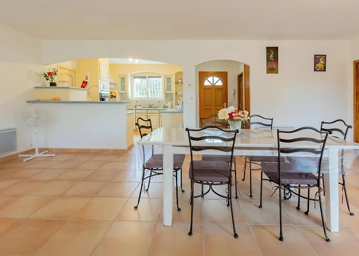 Gorgeous Home In Cessenon Sur Orb