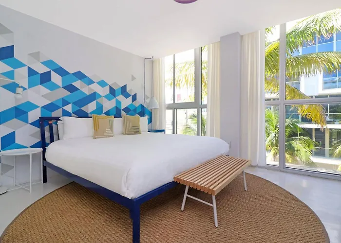 Roami At 250 Collins