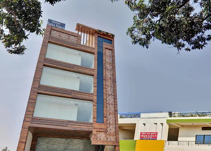 Airport Hotel: Hotel O Rudra Palace Near Phoenix United Lucknow