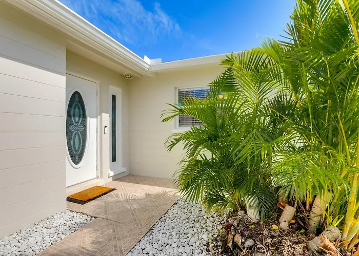 Canal-Front Haven: Pool, Dock & Lanai In Palmetto