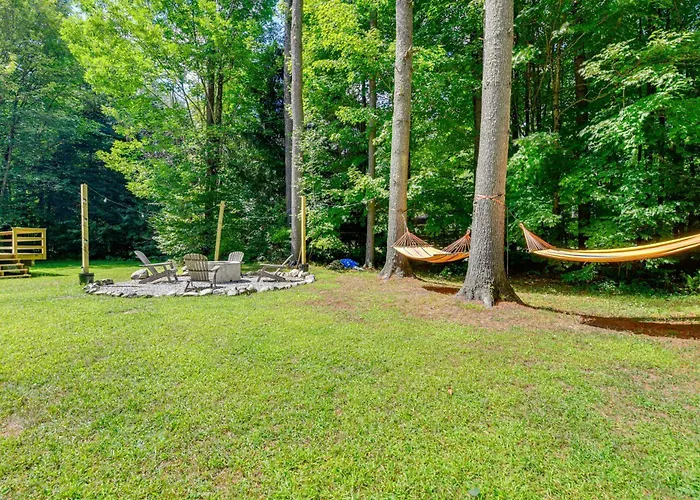 Schroon Forested Retreat W/ Sauna & Hot Tub