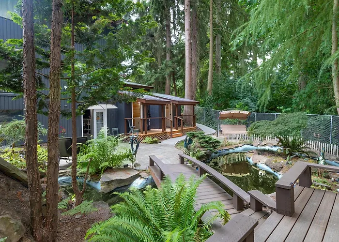 Garden Suite Two Bedroom With Hot Tub Sauna Outdoor Kitchen And Game Room