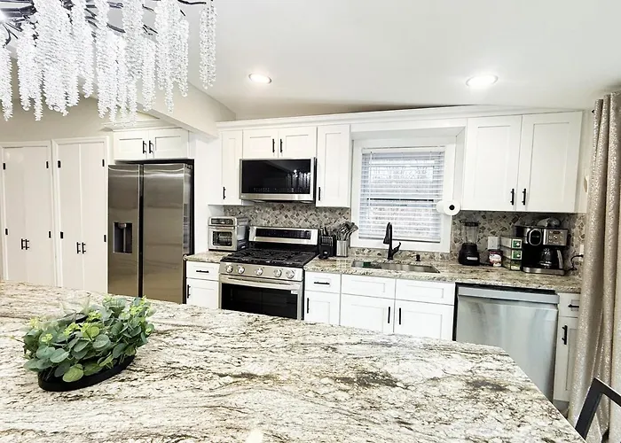 Lux Lake Neepaulin Frontage & Panoramic Views Home