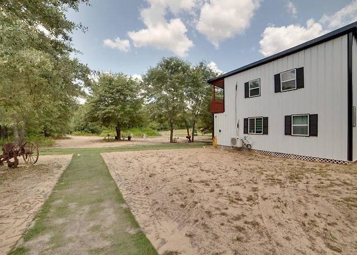 Hike & Explore: 60-Acre Outdoor Retreat In Tyler!