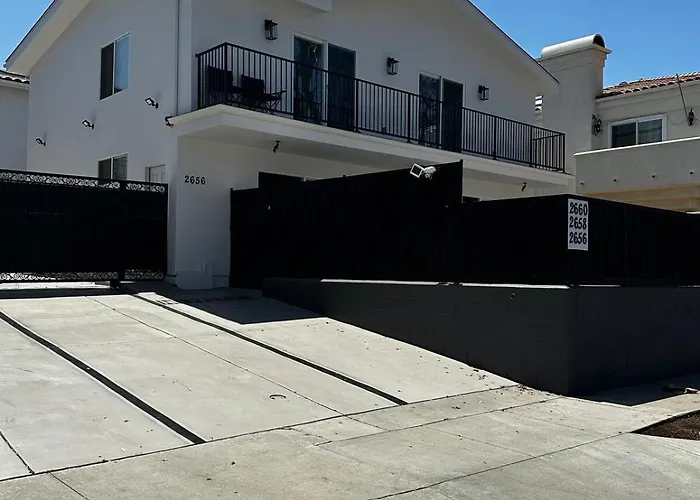 Cozy & Elegant Torrance Apartment With Balcony