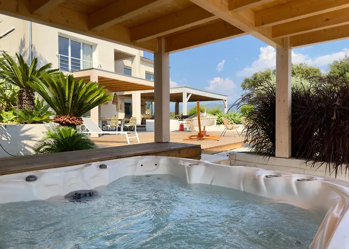 VillaSerenita Piscine chauffée, Jacuzzi, Pétanque