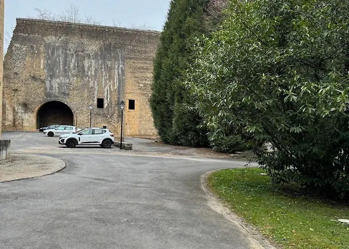 Suite EVASIO, au pied du château fort, parking privé