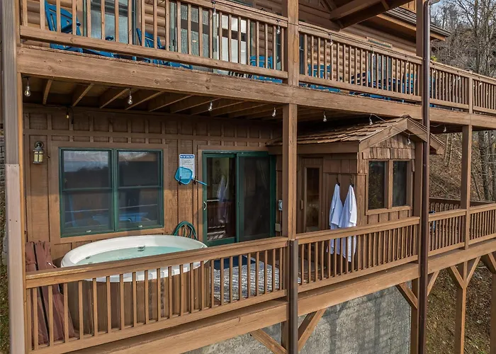 4Br Cabin With Ski Resort, Mtn Views & Hot Tub