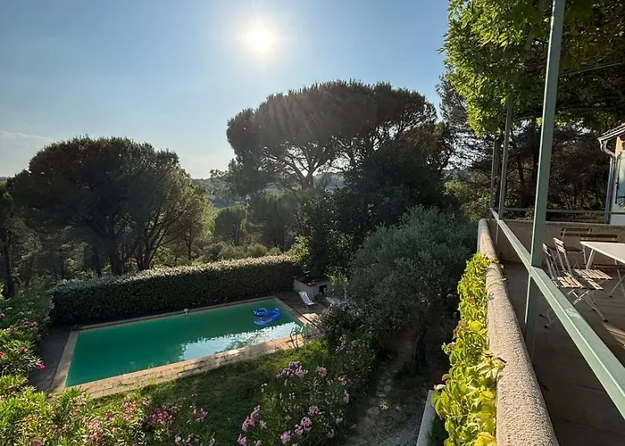 Lourmarin Family Country House