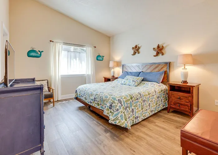 Steps To Shore: Home W/ Hot Tub In Gold Beach