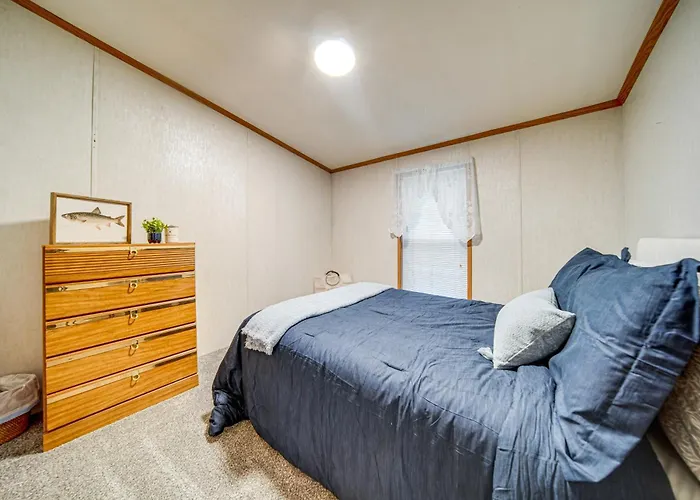1 Mi To Lake Access: Erie Home W/ Private Backyard