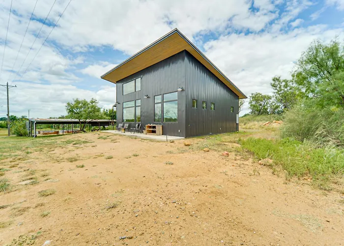 20-Acre Property W/ Trail: Hill Country Hideaway!