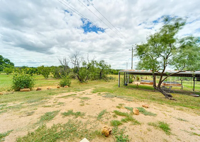 20-Acre Property W/ Trail: Hill Country Hideaway!