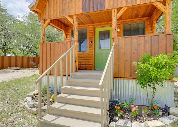 Cozy Couple'S Cabin Retreat In Concan!
