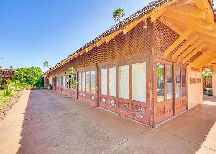 Oceanfront Condo W/ Pool Access On Molokai!