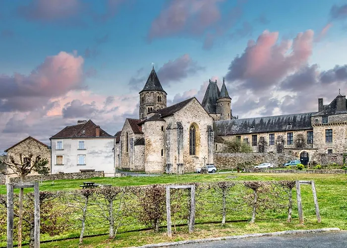 1 Bedroom Stunning Home In Jumilhac-Le Grand