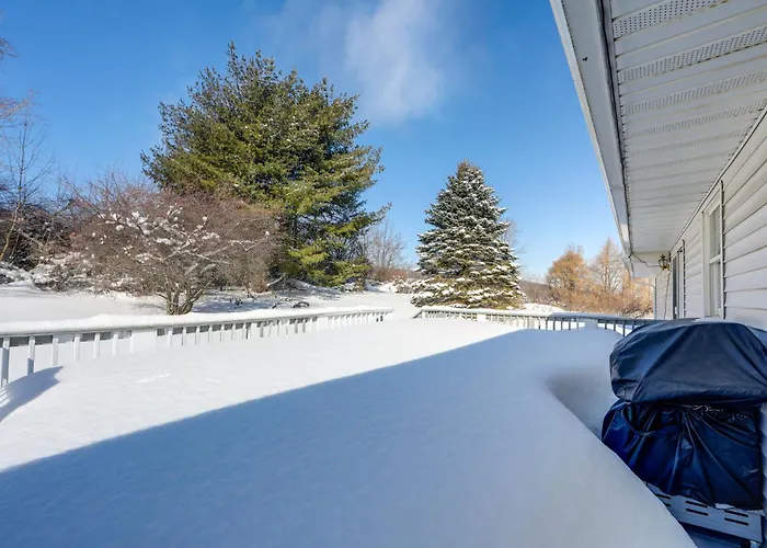 Deck & Fire Pit: Cozy Escape In Morrisville!