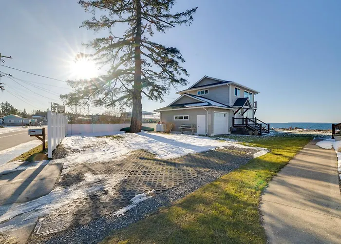 Ocean Views & Beach Access At Cottage On Birch Bay