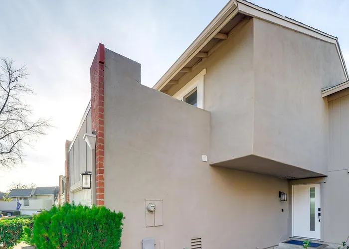 Balconies & Views: Modern Abode In Poway!