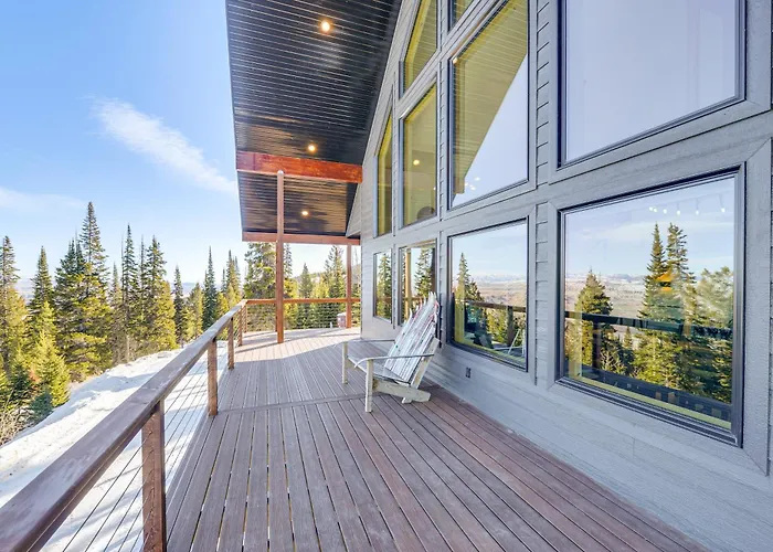 Views, Trails, Hot Tub & More: Luxe Wyoming Oasis