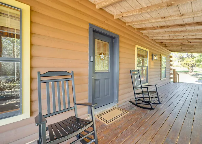 5 Mi To Dtwn Dripping Springs: Cabin W/ Jacuzzi!