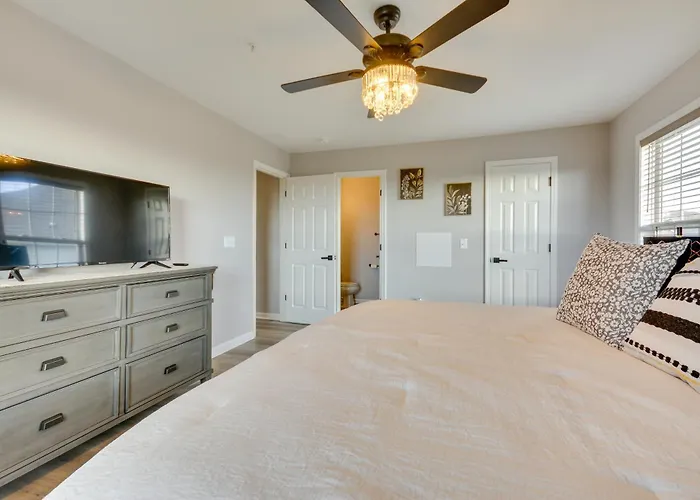 Easy Access To Dtwn: High Point Condo