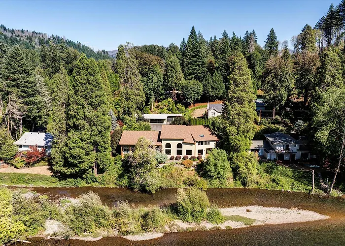 On Mckenzie River! Home W/ Scenic Sunroom