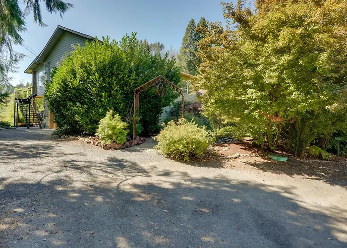 On Mckenzie River! Home W/ Scenic Sunroom