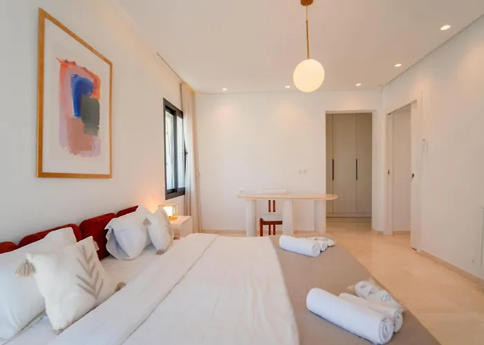 Villa Malaga Luxury For 10 In Central Marsa