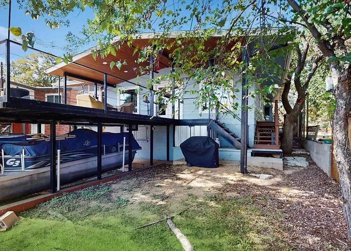 Waterfront House On Lake Lbj With Full Kitchen, Patio, Pool Table & Dog-Friendly