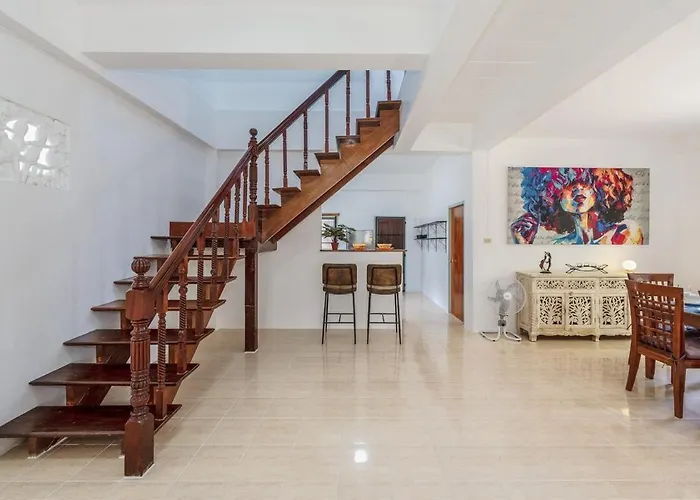 Naiharn Beach Holiday Villa, Rawai Phuket