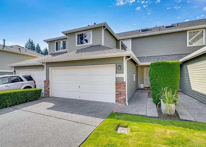 Modern Home Close To Dtwn Woodinville W/ Yard