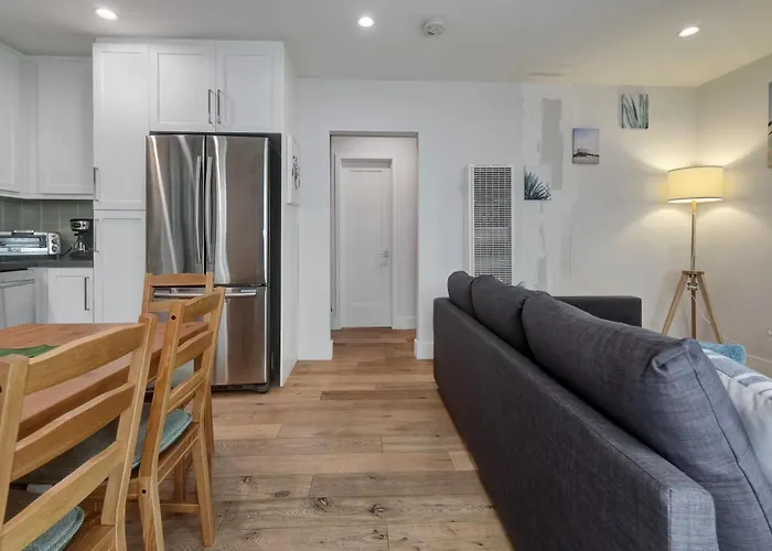 Feel At Home At A One Bedroom Apt 1 Block From The Beach