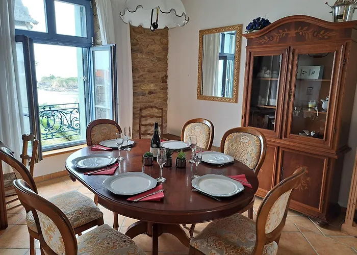 Ancienne Gendarmerie With Sea Views