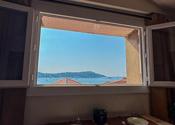 Charmant 2 pièces rénové avec vue mer