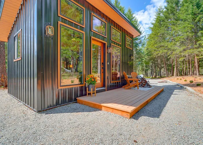 8 Mi To Farragut State Park: Wooded Cabin Escape!