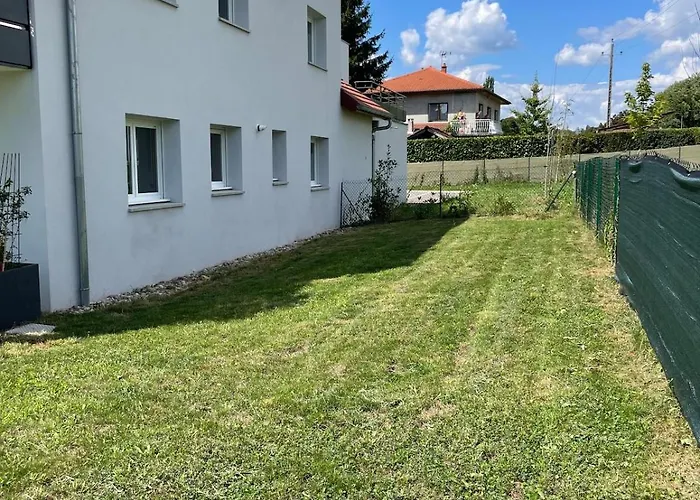 T2 cosy avec terrasse et jardin à Belley