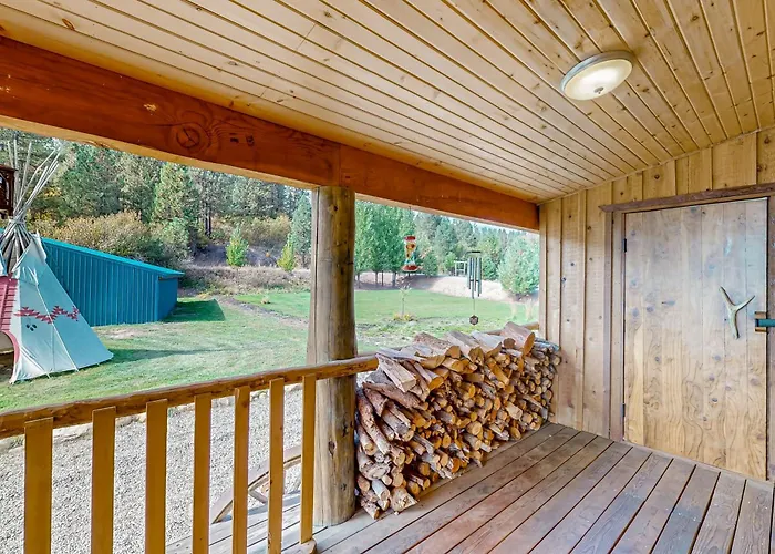 Rustic Cabin W/ Decks & Hot Tub In Garden Valley!