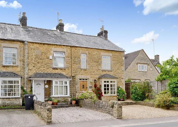 Pet Friendly hotel: Dolls Cottage