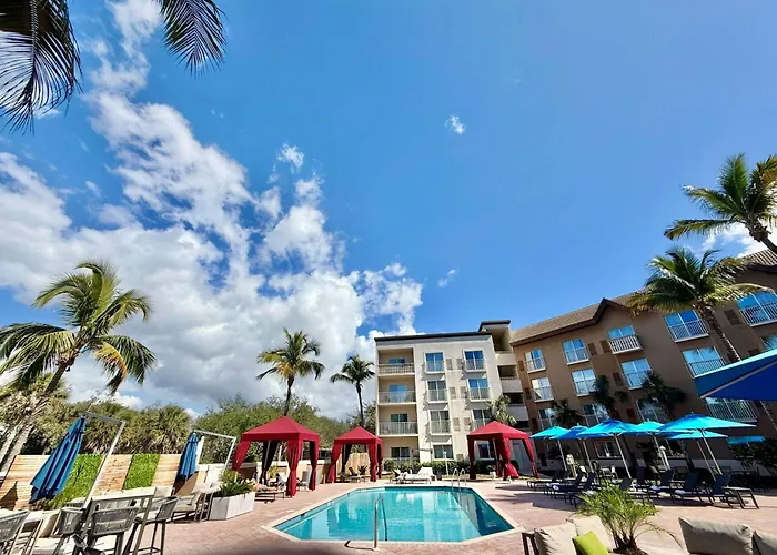 Jacuzzi hotel: Holiday Inn Express & Suites Naples Downtown - 5Th Avenue By Ihg