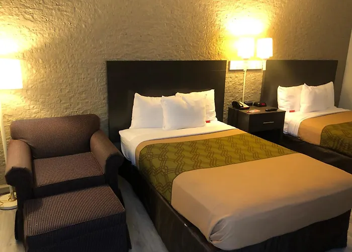 Hotel: Econo Lodge Metro