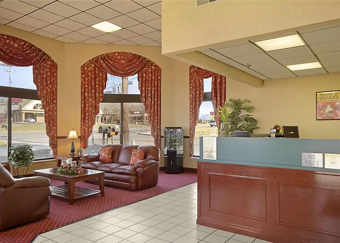 Motel: Days Inn By Wyndham Apple Valley Pigeon Forge/Sevierville