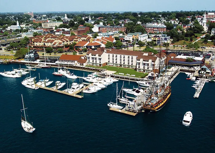 Family Hotel: The Newport Harbor Hotel & Marina