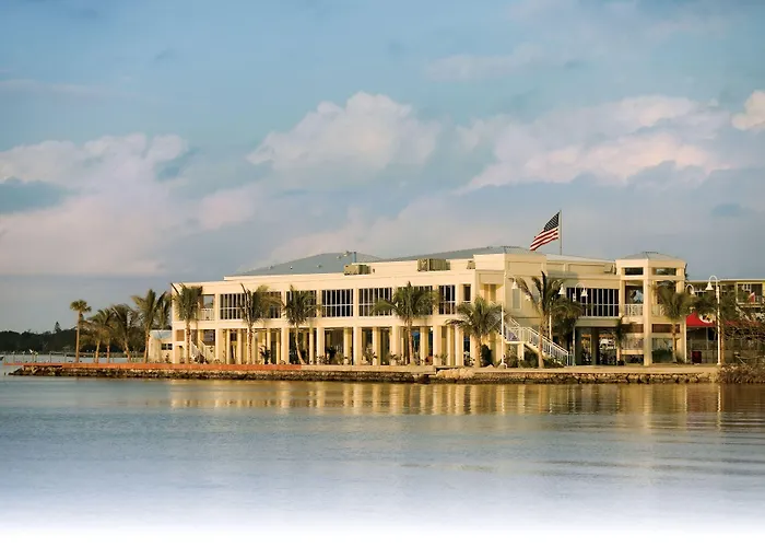 Resort: Reefhouse Resort And Marina