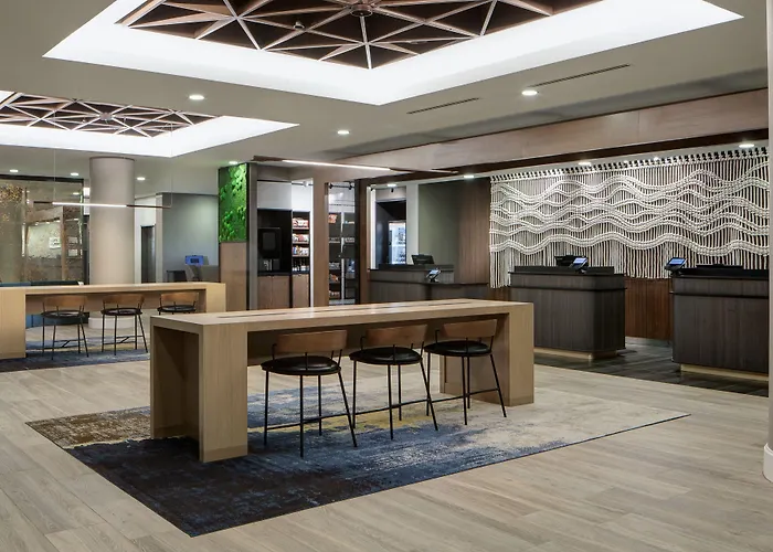 Boutique hotel only: Courtyard By Marriott Chicago Downtown/River North