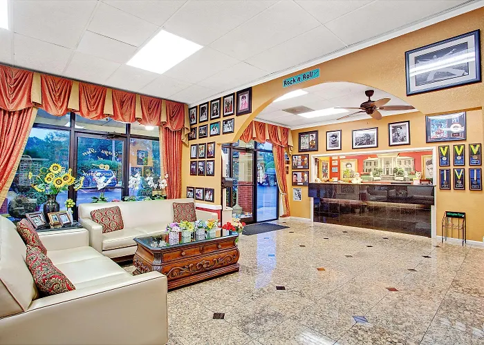 Days Inn By Wyndham Memphis At Graceland